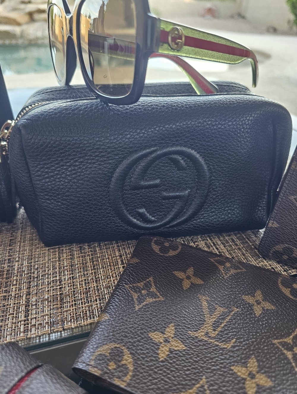 Gucci Black Pebbled Leather Logo Cosmetic Case - Picture 3 of 5